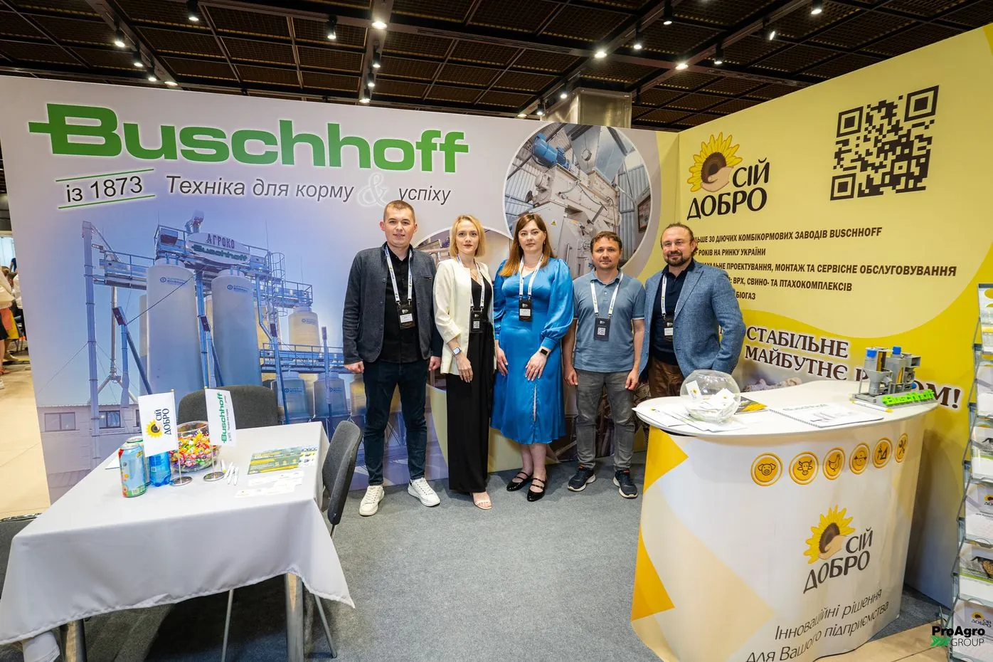 Buschhoff — стенд з обладнанням для зберігання та переробки зерна, команда фахівців